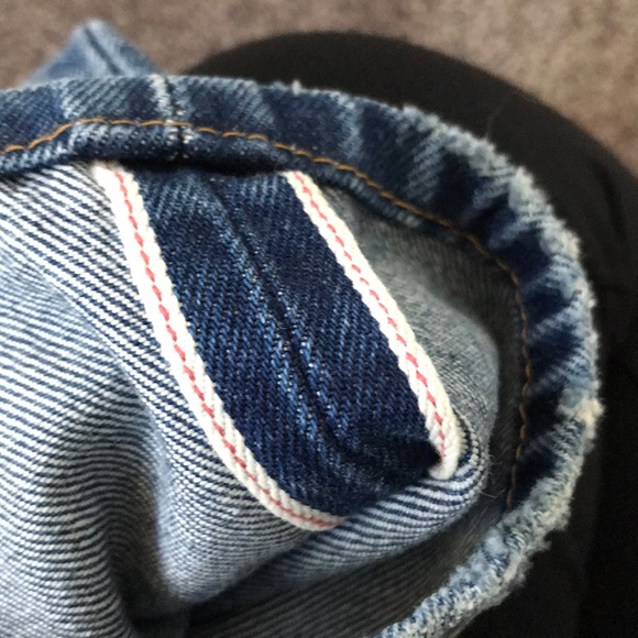 LAST ONE - [Levi’s] 501 Cropped Premium Jeans - Picture 7 of 8